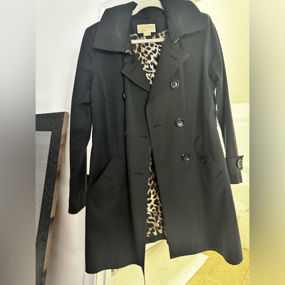 Michael Michael Kors raincoat size L (no belt)